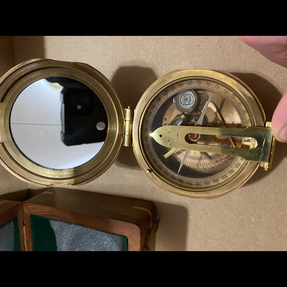 BIBLE VERSE COMPASS WITH WOODEN BOX